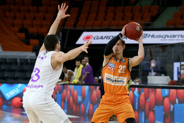 以控球为核 以控球为核