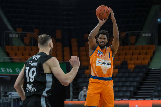 的球员之一 的球员之一